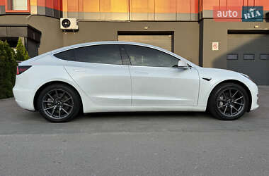 Седан Tesla Model 3 2020 в 