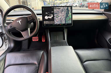 Седан Tesla Model 3 2020 в 