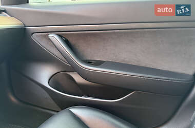 Седан Tesla Model 3 2020 в 