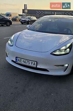 Седан Tesla Model 3 2021 в 