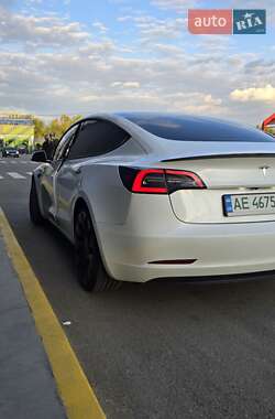 Седан Tesla Model 3 2021 в 