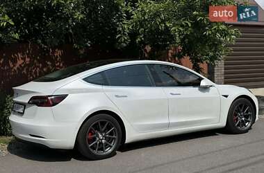 Седан Tesla Model 3 2020 в 