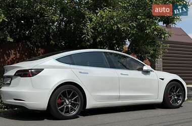 Седан Tesla Model 3 2020 в 