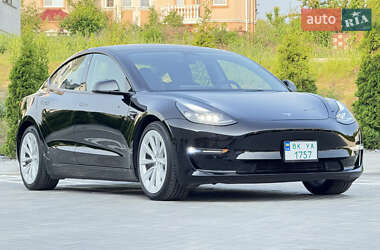Седан Tesla Model 3 2022 в Ровно