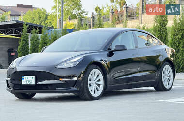 Седан Tesla Model 3 2022 в 