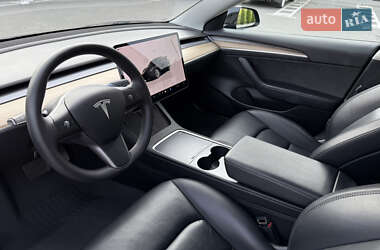 Седан Tesla Model 3 2022 в 