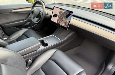 Седан Tesla Model 3 2022 в 