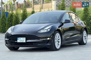 Седан Tesla Model 3 2022 в 