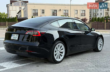 Седан Tesla Model 3 2022 в 
