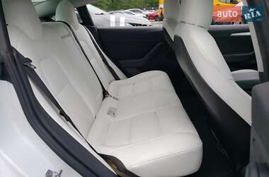 Седан Tesla Model 3 2021 в 