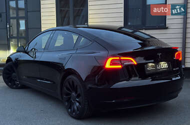 Седан Tesla Model 3 2021 в 