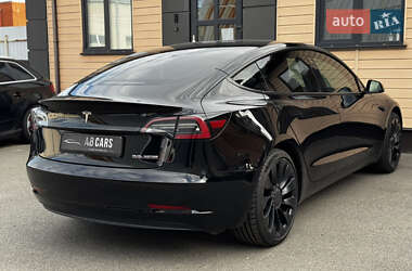 Седан Tesla Model 3 2021 в 