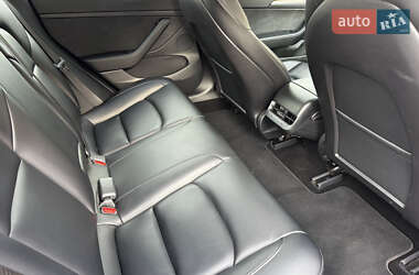 Седан Tesla Model 3 2021 в 