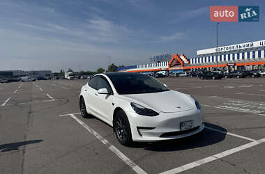 Седан Tesla Model 3 2021 в 