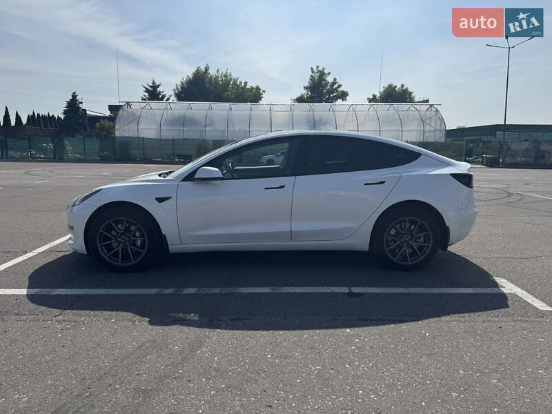 Седан Tesla Model 3 2021 в Львові