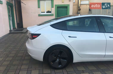 Седан Tesla Model 3 2023 в 