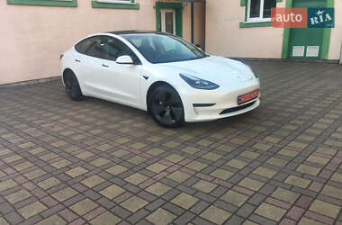 Седан Tesla Model 3 2023 в 
