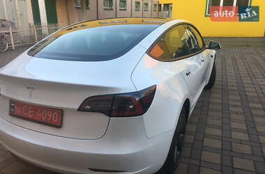 Седан Tesla Model 3 2023 в 