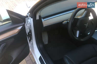 Седан Tesla Model 3 2023 в 