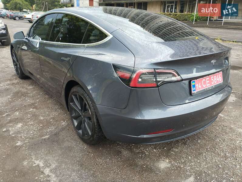 Седан Tesla Model 3 2019 в Ужгороді