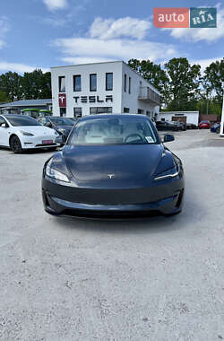 Седан Tesla Model 3 2024 в 