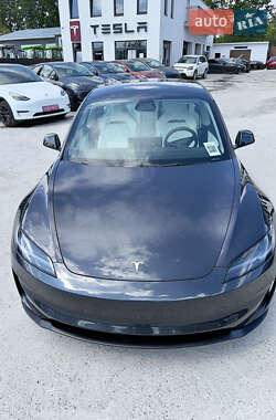Седан Tesla Model 3 2024 в 