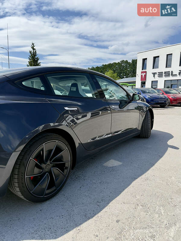 Седан Tesla Model 3 2024 в Виннице