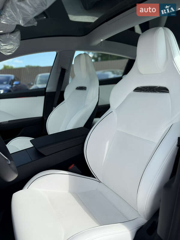 Седан Tesla Model 3 2024 в Виннице