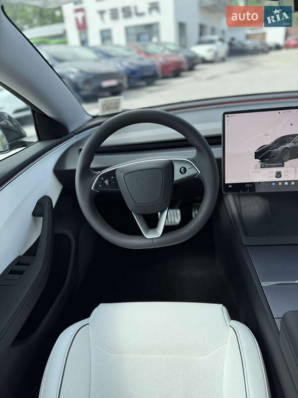 Седан Tesla Model 3 2024 в Виннице