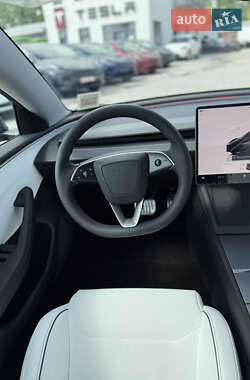 Седан Tesla Model 3 2024 в 