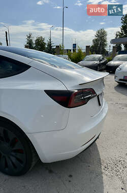 Седан Tesla Model 3 2022 в 