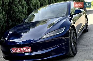Седан Tesla Model 3 2024 в 