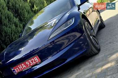 Седан Tesla Model 3 2024 в 
