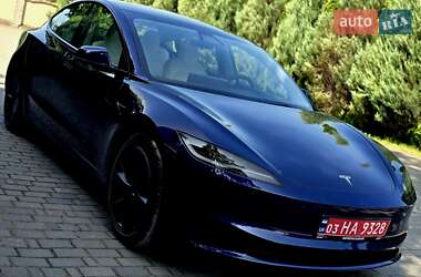 Седан Tesla Model 3 2024 в 
