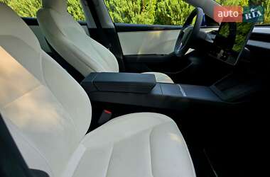 Седан Tesla Model 3 2024 в 