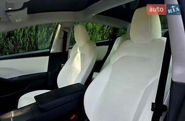 Седан Tesla Model 3 2024 в 