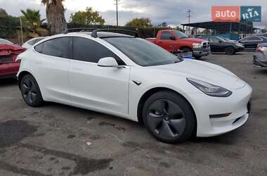 Седан Tesla Model 3 2020 в 
