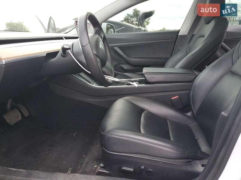 Седан Tesla Model 3 2020 в Львове