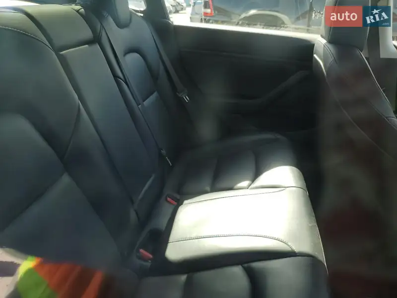 Седан Tesla Model 3 2019 в 