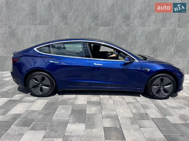 Седан Tesla Model 3 2019 в 
