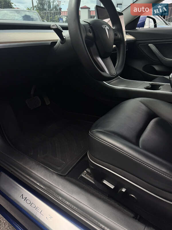 Седан Tesla Model 3 2019 в 
