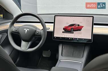 Седан Tesla Model 3 2023 в 