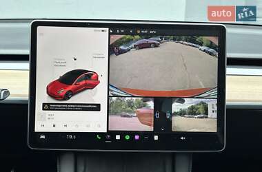 Седан Tesla Model 3 2023 в 