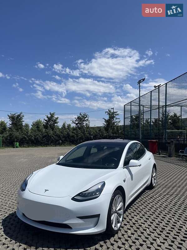 Седан Tesla Model 3 2018 в Києві