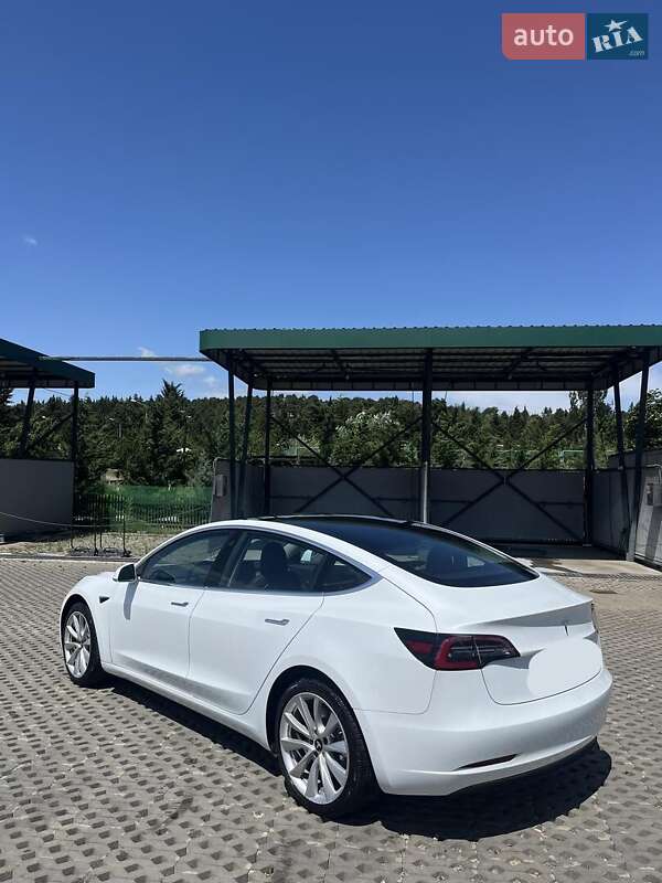 Седан Tesla Model 3 2018 в Києві