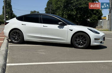Седан Tesla Model 3 2021 в 