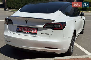 Седан Tesla Model 3 2021 в 