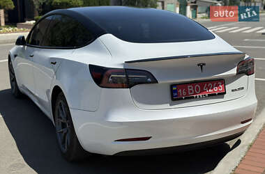 Седан Tesla Model 3 2021 в 