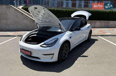Седан Tesla Model 3 2021 в 