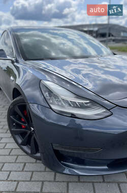 Седан Tesla Model 3 2020 в 